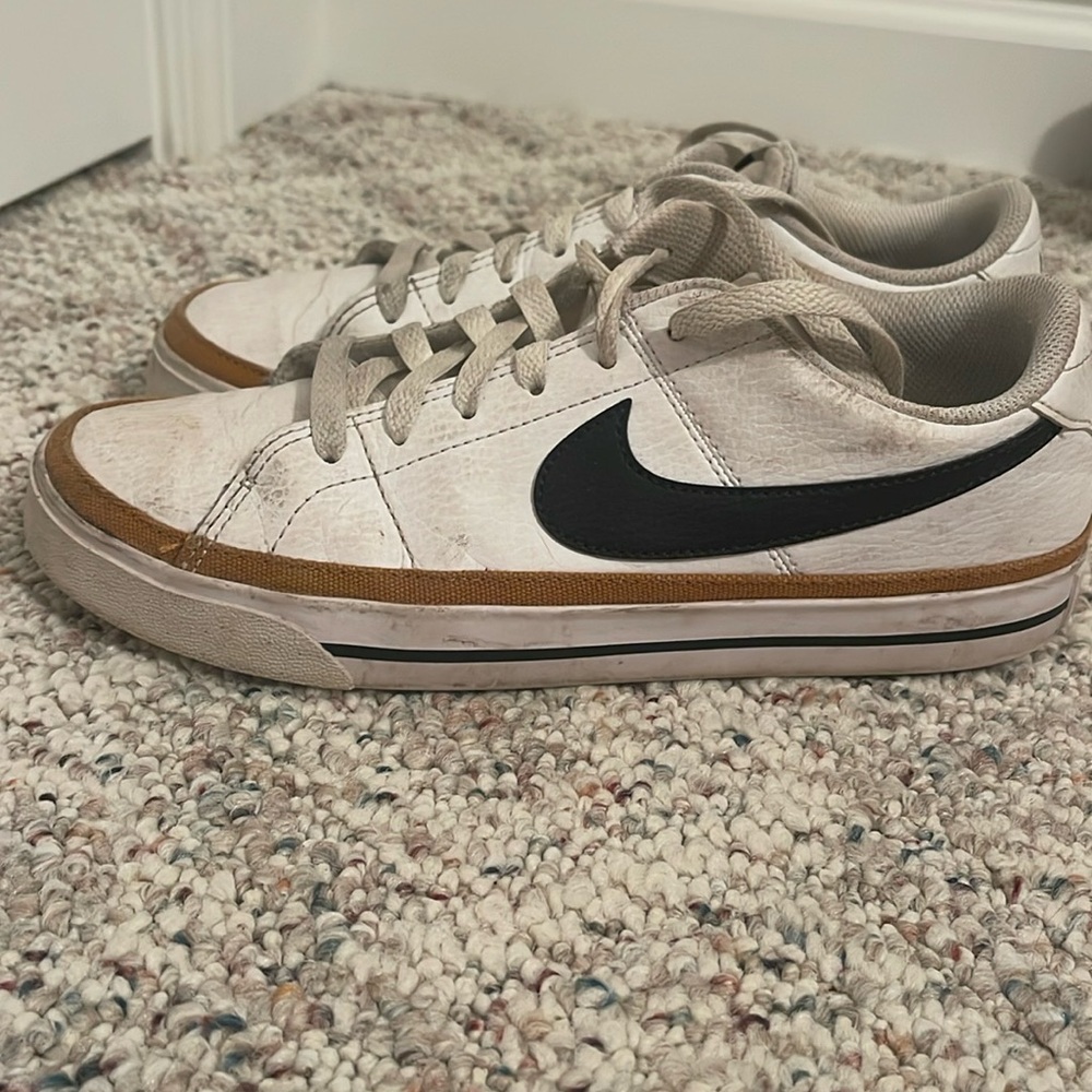 Nike Legacy Court Shoes